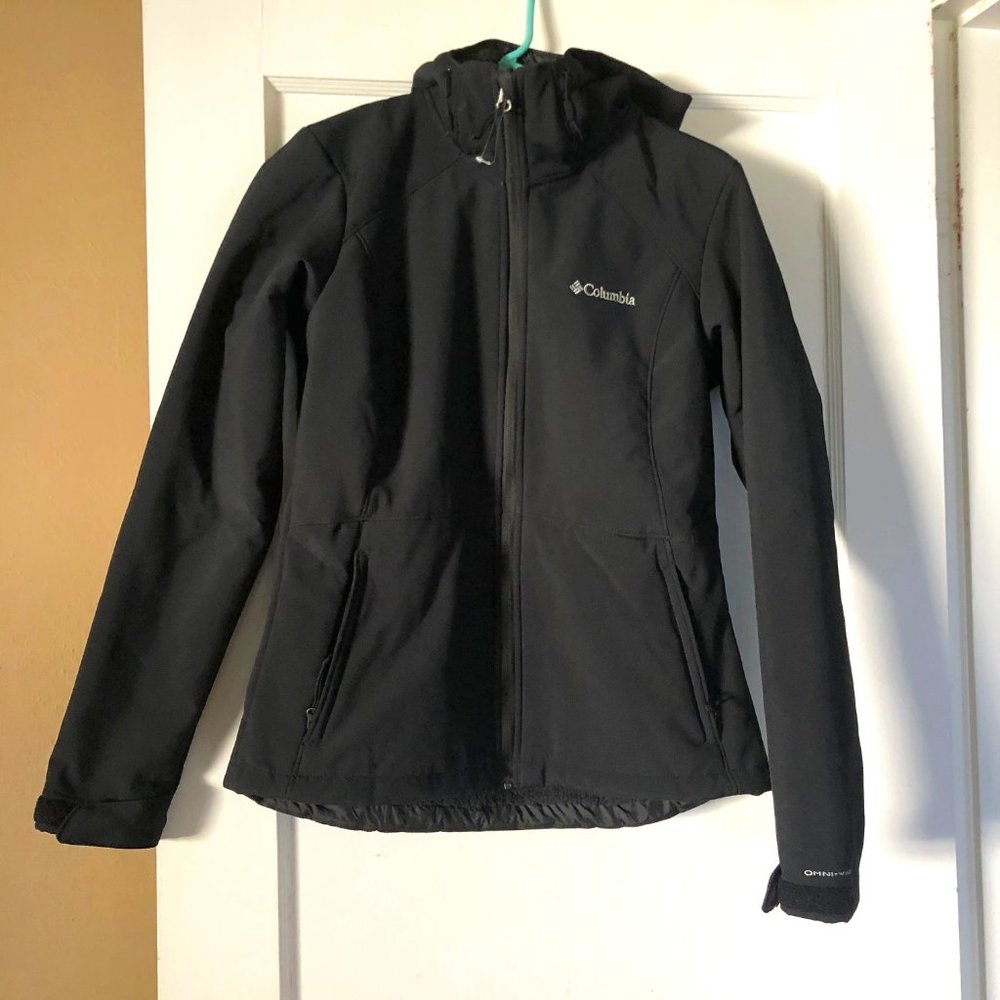 Columbia women's soft shell black jacket